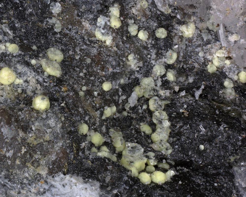 Metanováčekite